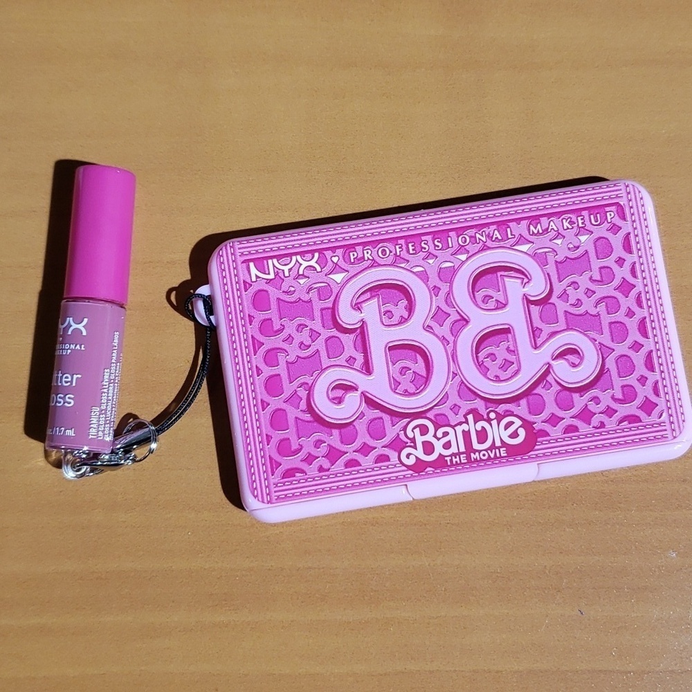 NWT- Barbie Mini Pallette w Butter Gloss- Its a Barbie Party - Picture 3 of 4